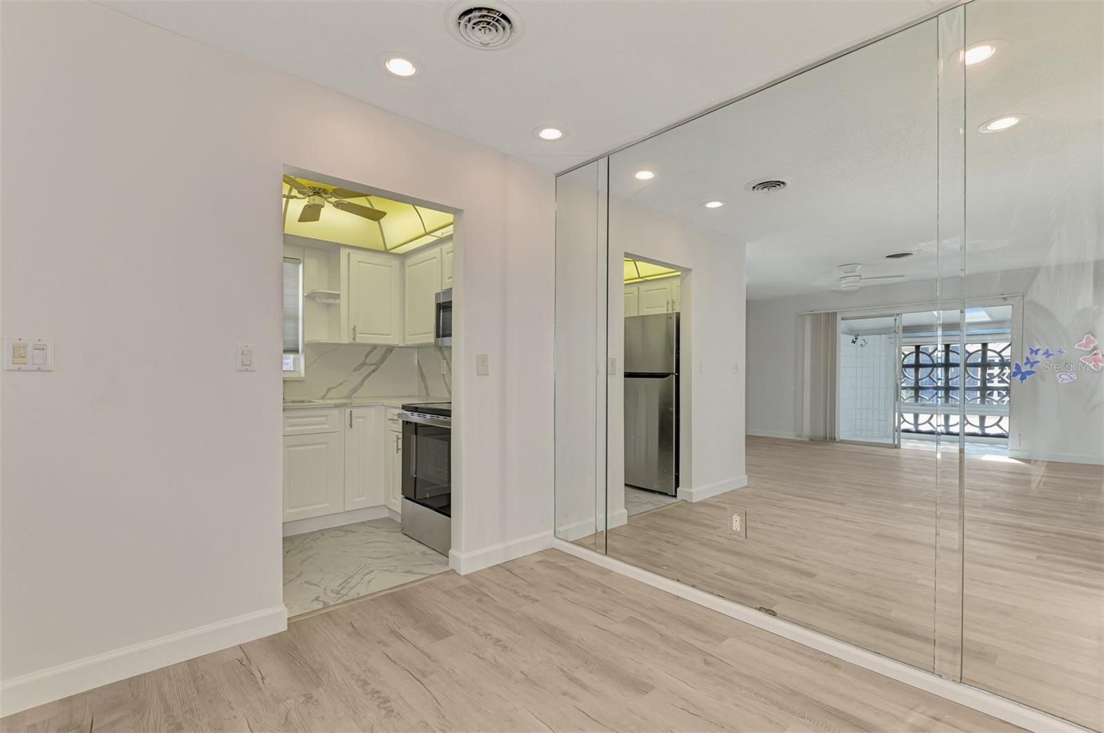 1205 TARPON CENTER DR #E2, VENICE, FL, 34285