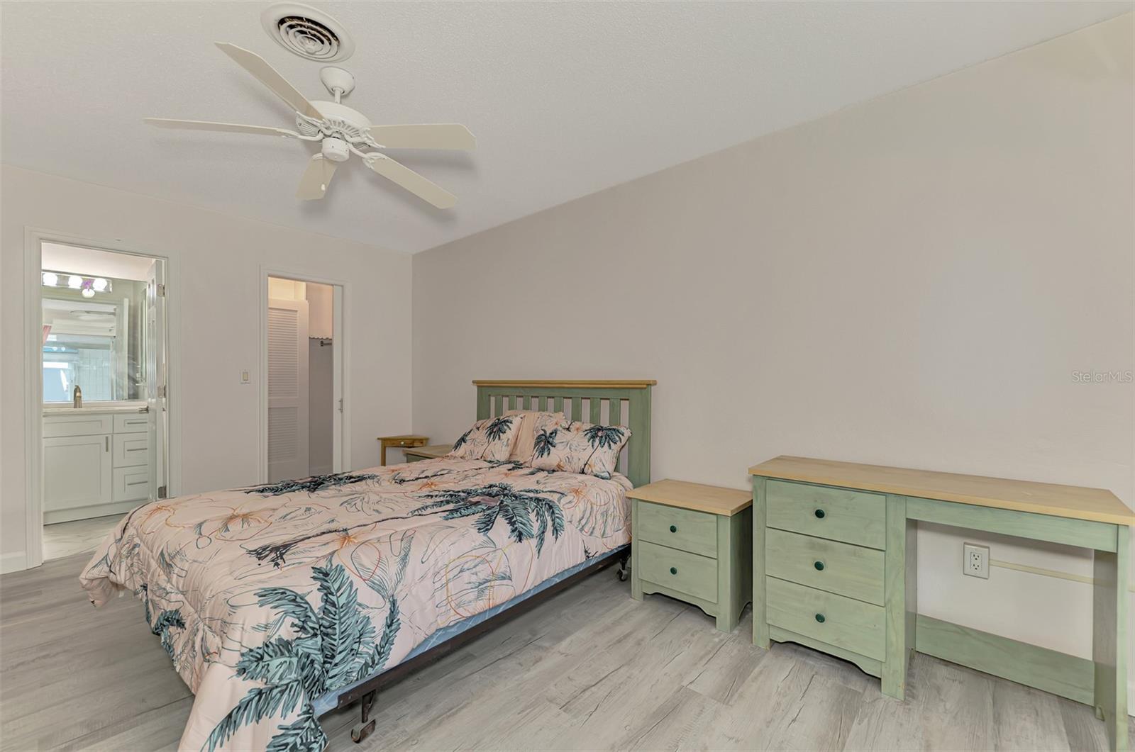 1205 TARPON CENTER DR #E2, VENICE, FL, 34285
