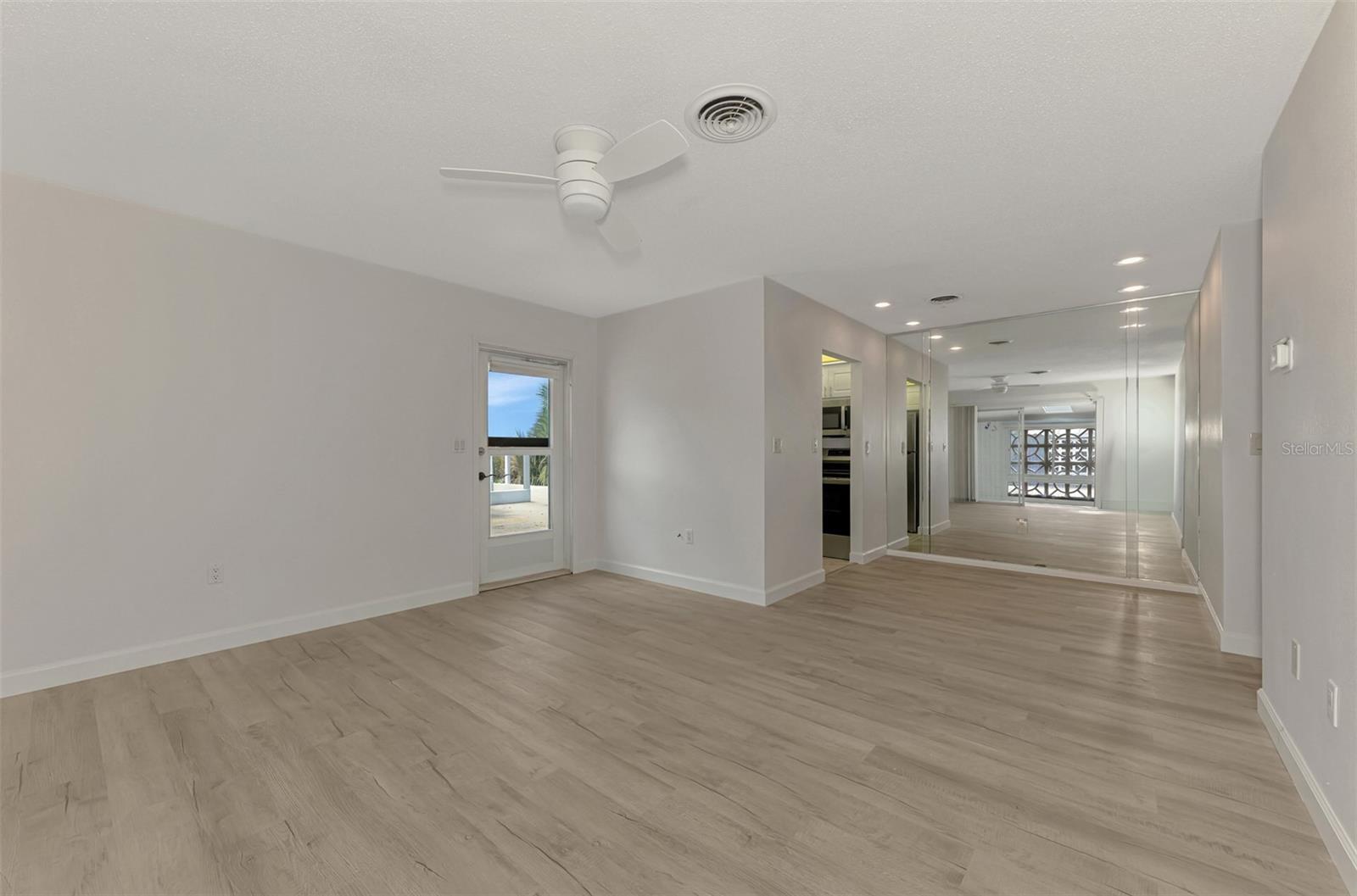 1205 TARPON CENTER DR #E2, VENICE, FL, 34285