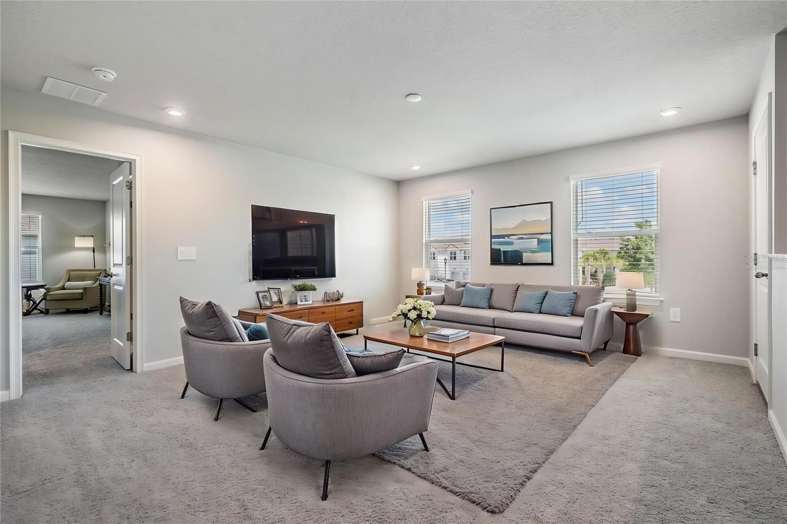 This photo has been Virtually Staged.