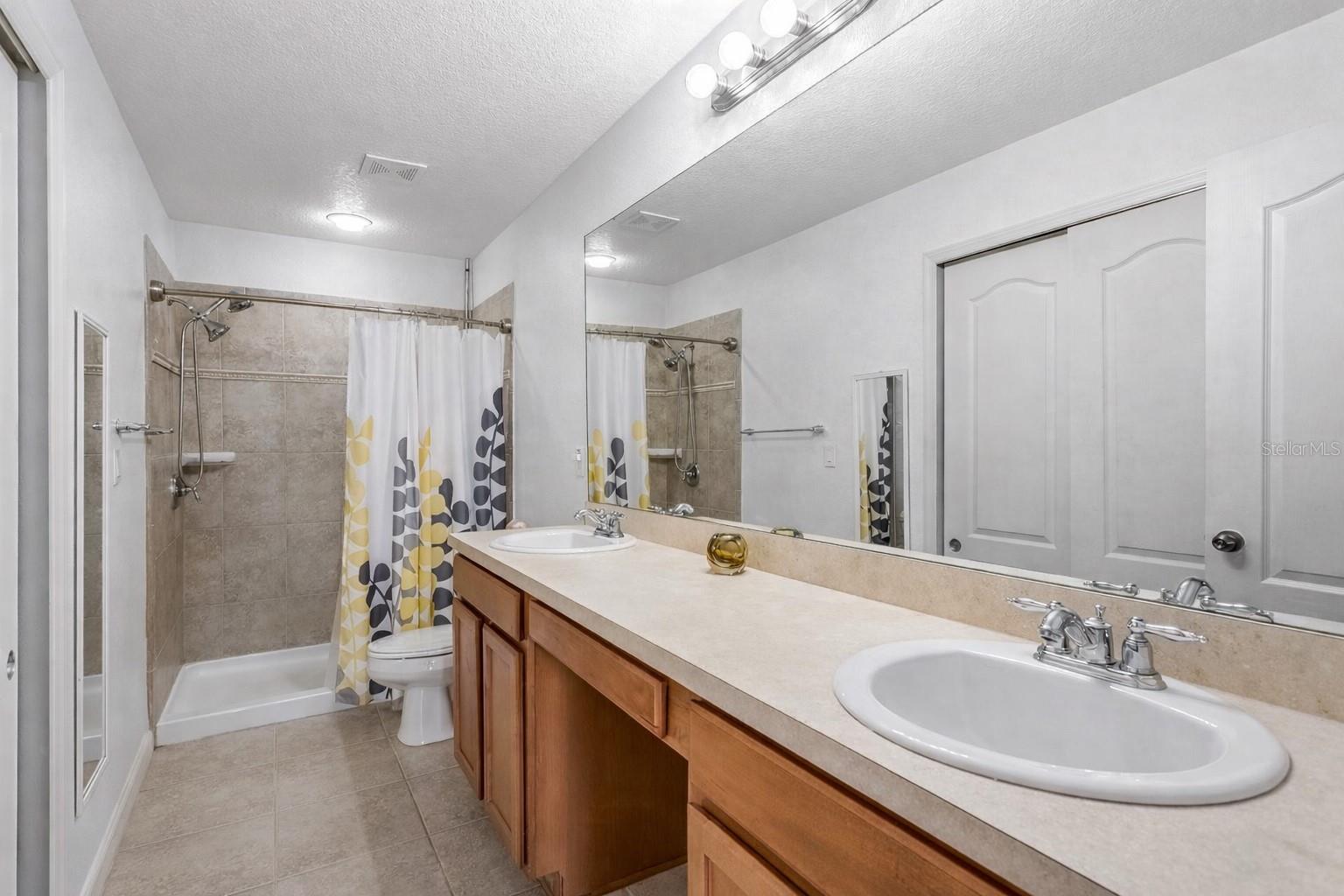 5014 WHITE SANDERLING CT, TAMPA, FL, 33619