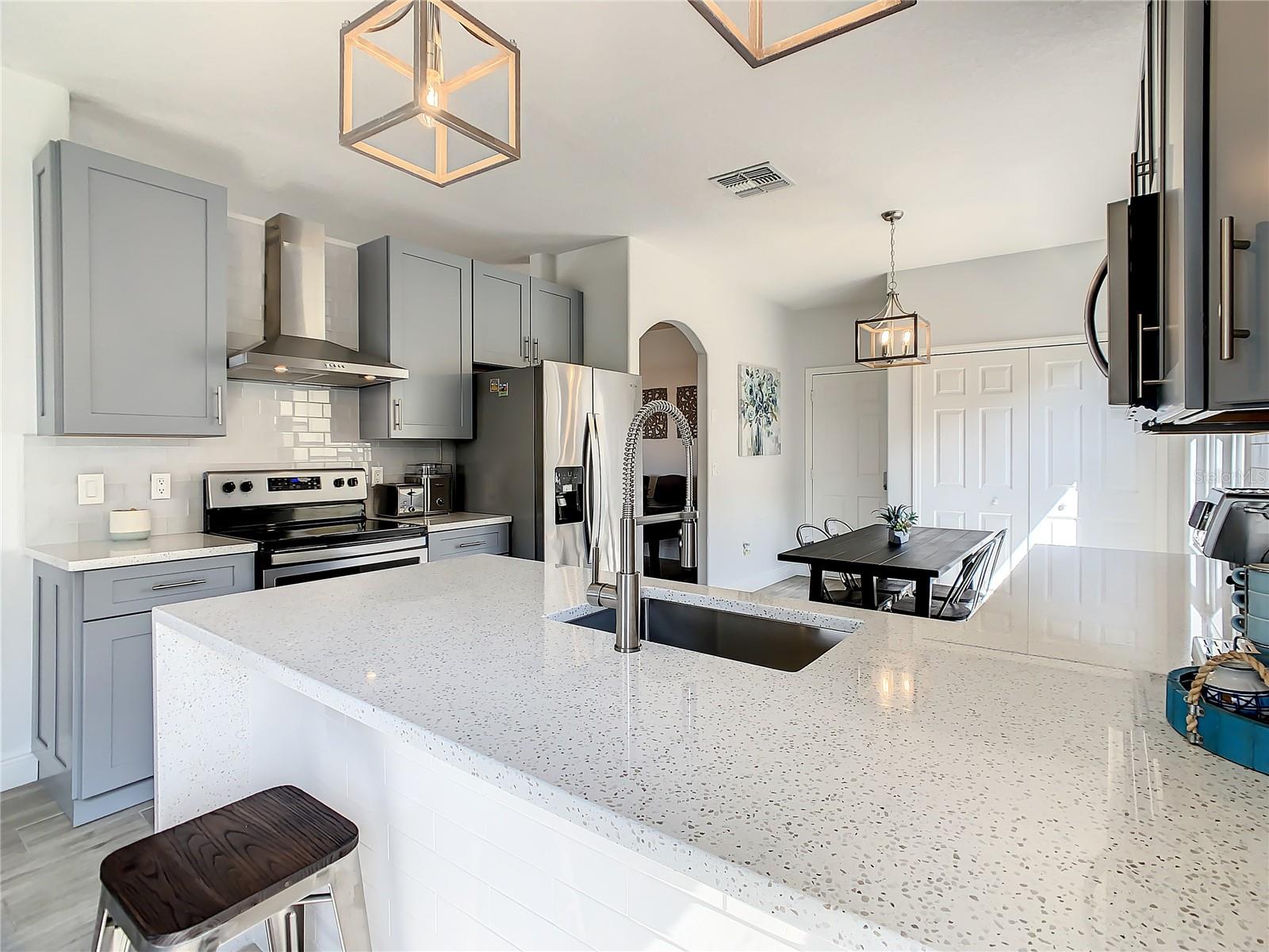 223 KNOLLWOOD DR, DAVENPORT, FL, 33837