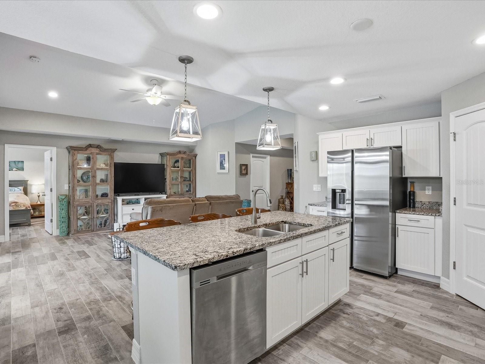 127 GLADES DR, ROTONDA WEST, FL, 33947