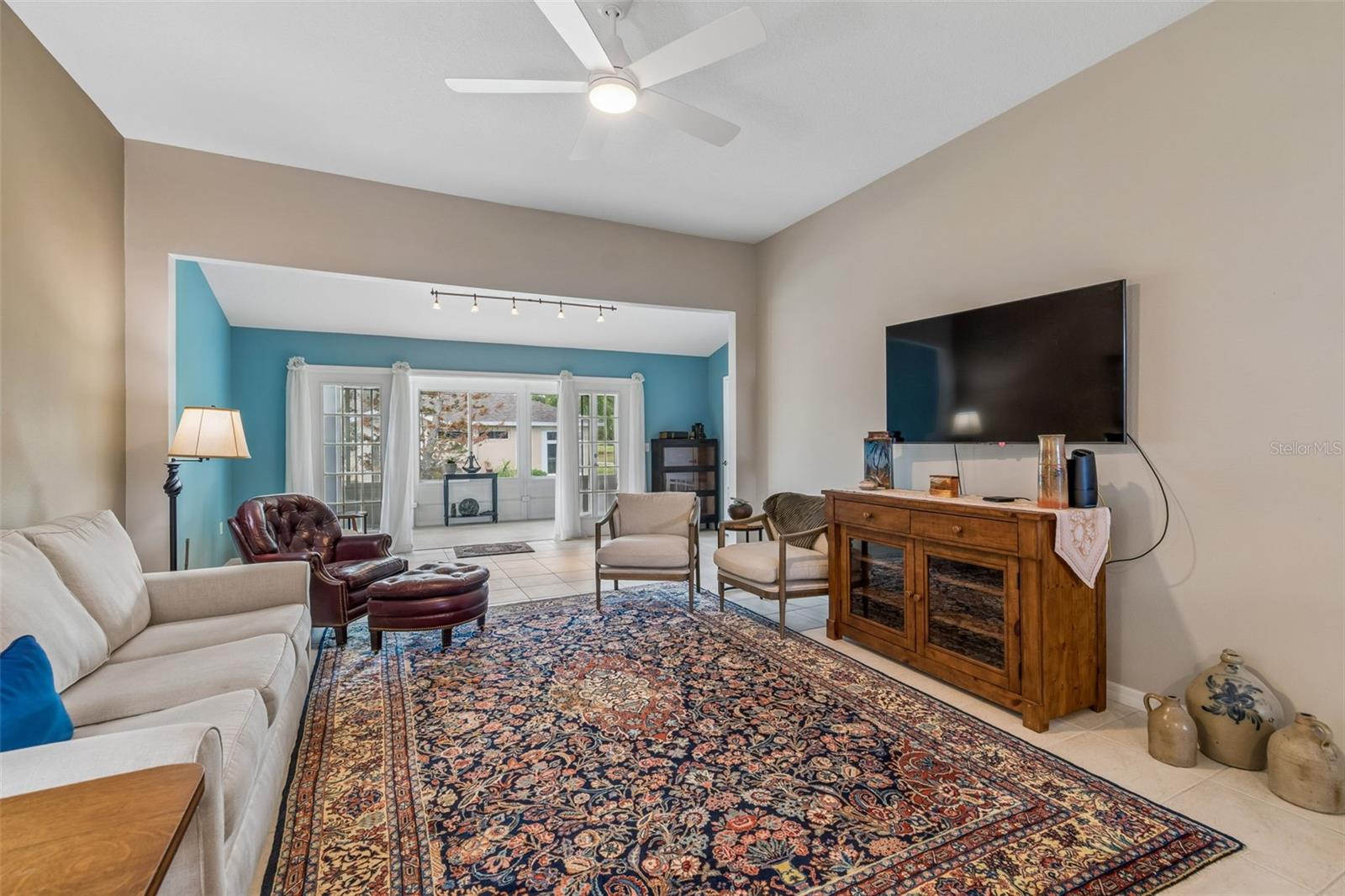 Mounted TV in Liv Room remains with home