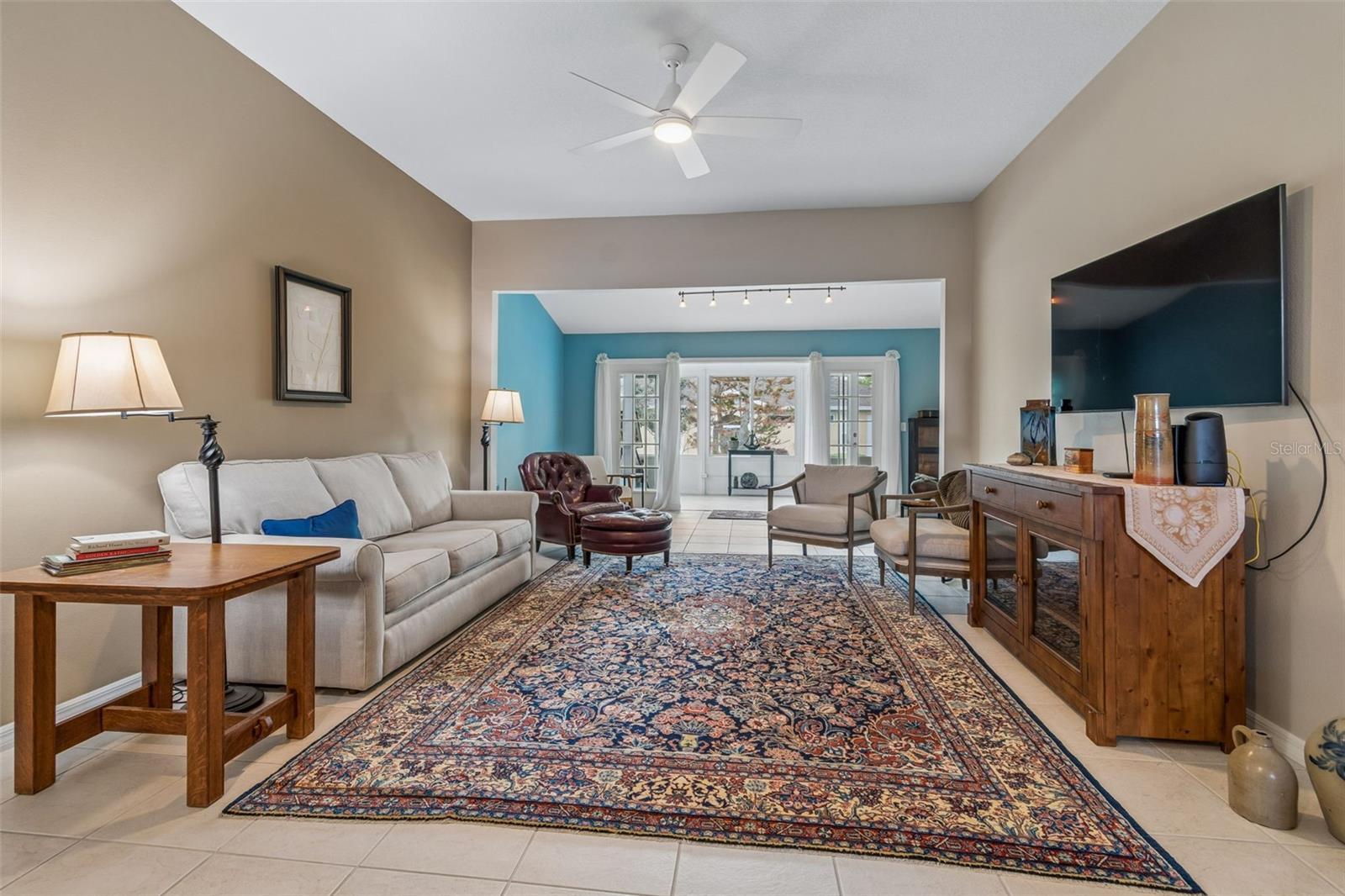 Liv room - see Expanded space useable for piano, second table or?