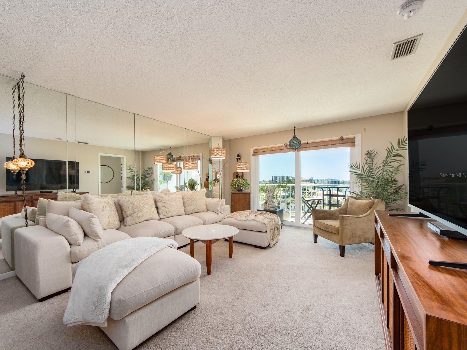 Beautifully Maintained Living!