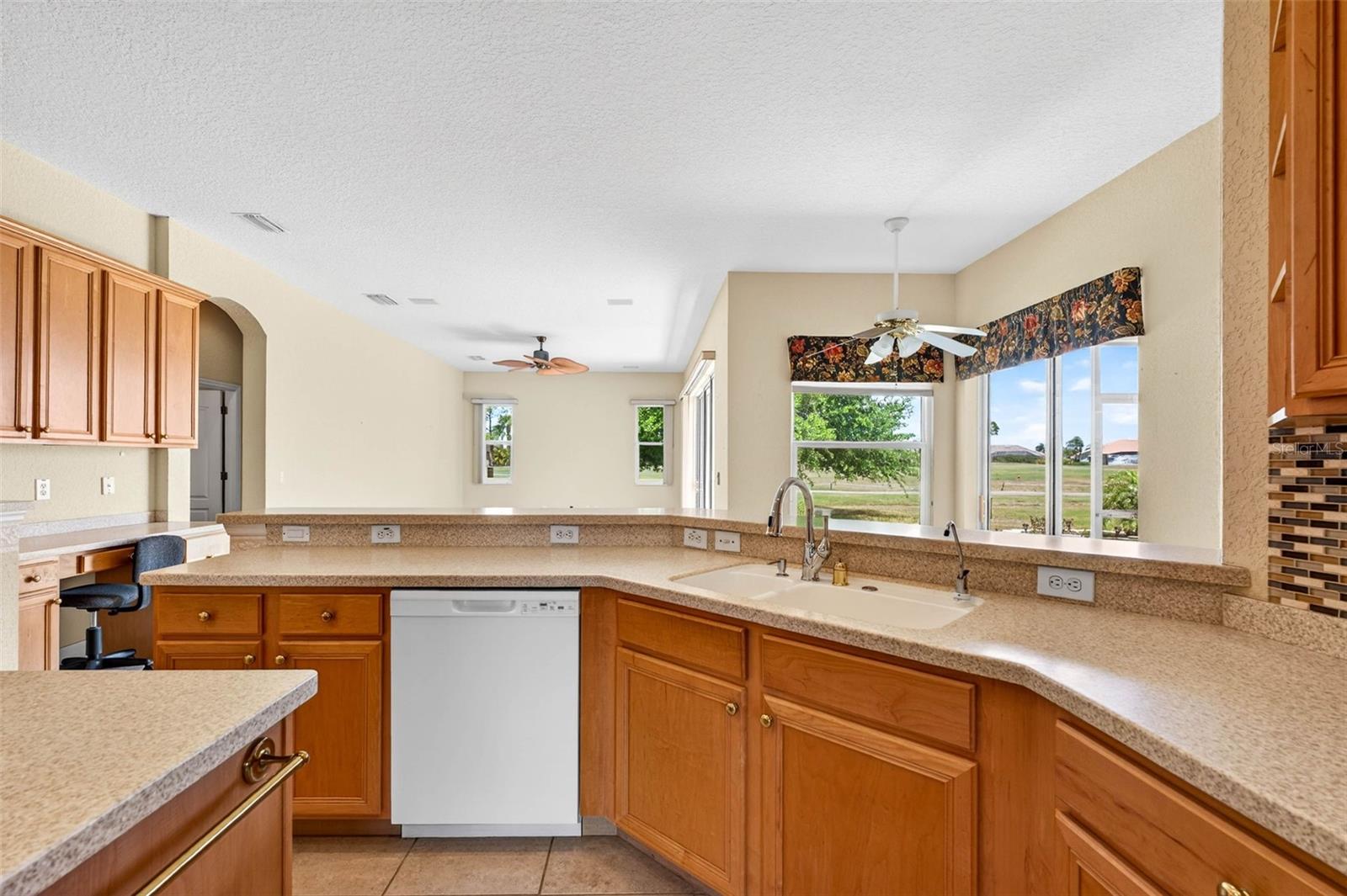 2212 MYRTLE VISTA CT, SUN CITY CENTER, FL, 33573