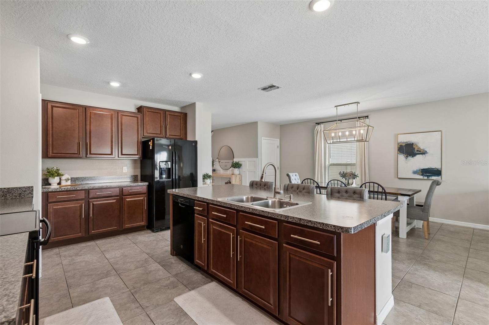 extremely well kept appliances and cabinets 6 years old.