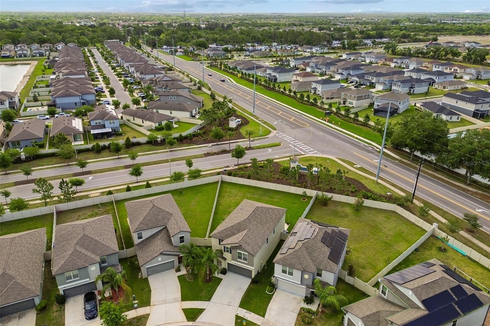 Easy access to 301 to head north towards Brandon or Tampa or south towards Big Ben.