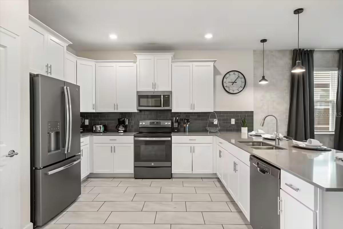 8882 CABOT CLIFFS DR, DAVENPORT, FL, 33896