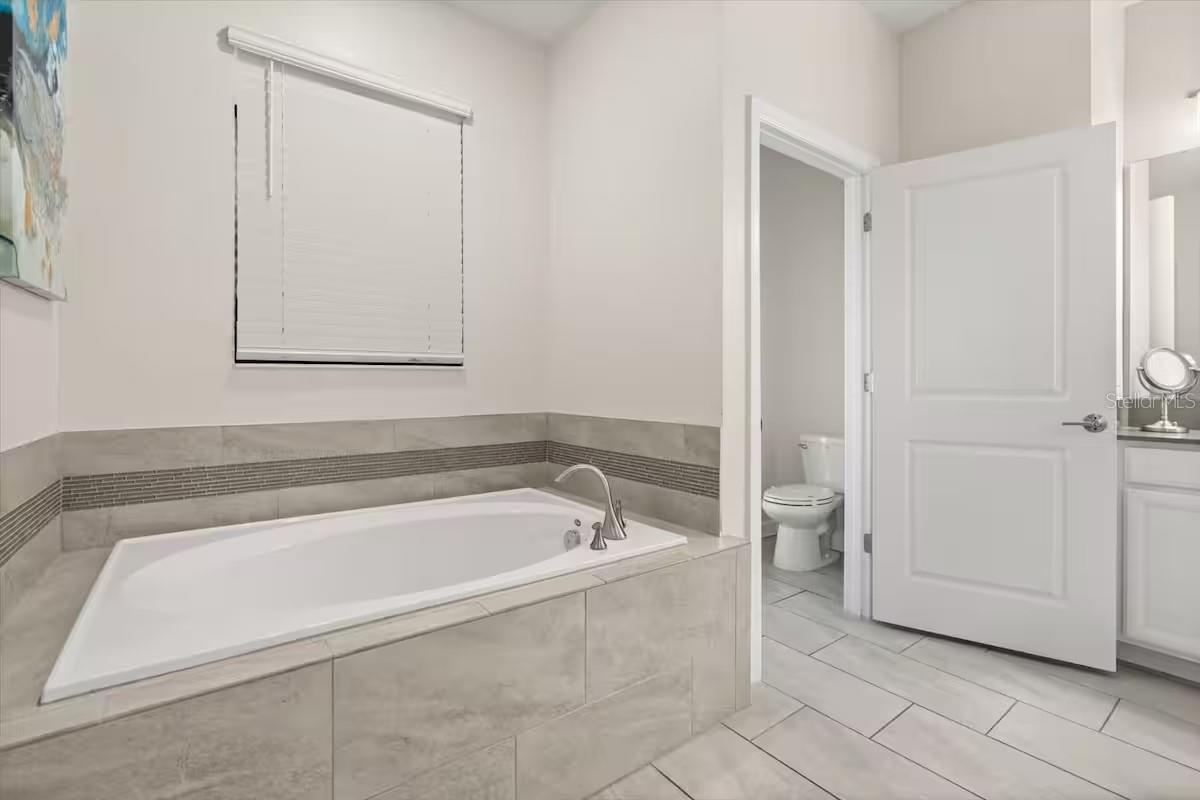 8882 CABOT CLIFFS DR, DAVENPORT, FL, 33896