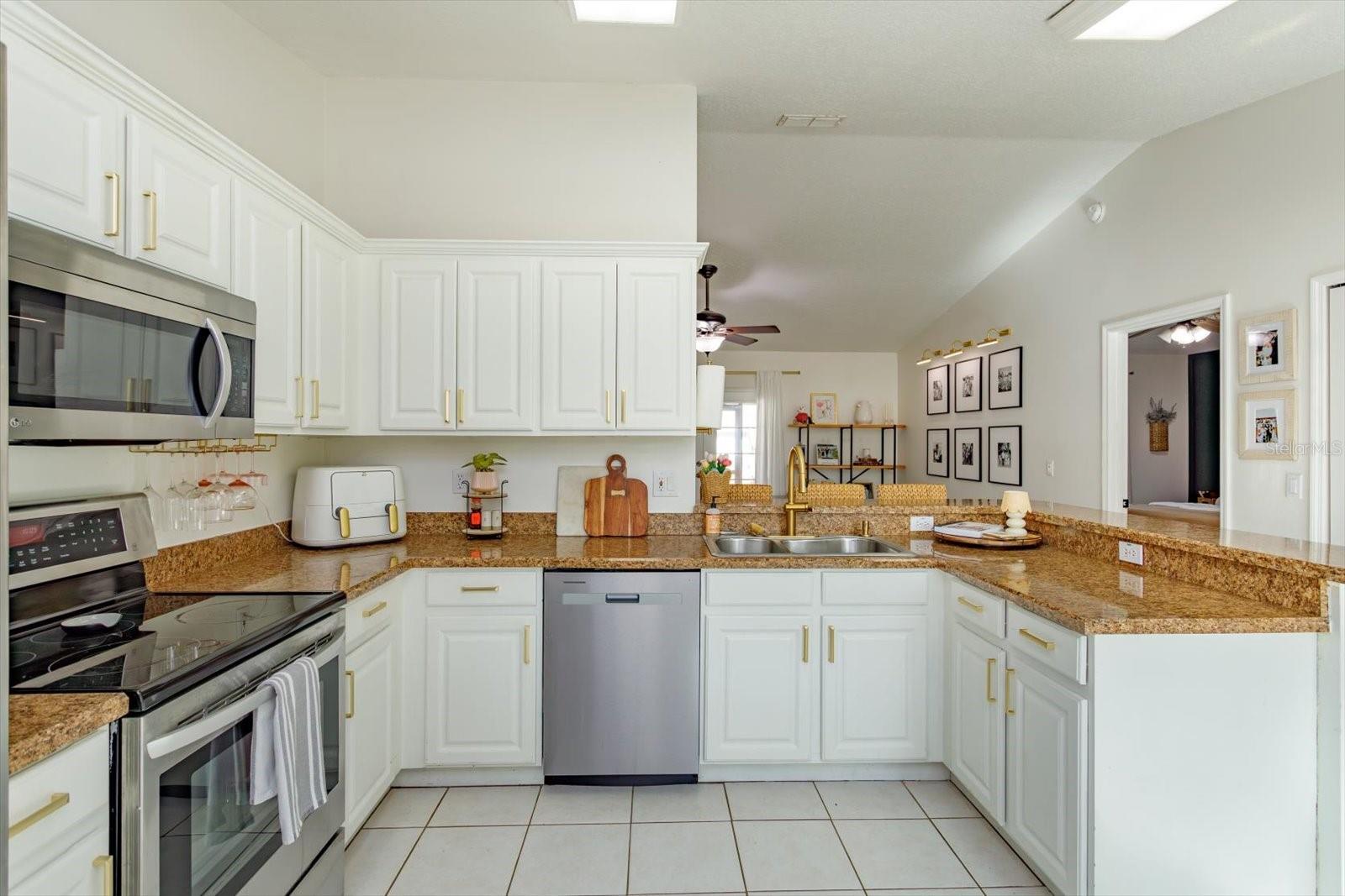1044 ARBOR HILL CIR, MINNEOLA, FL, 34715