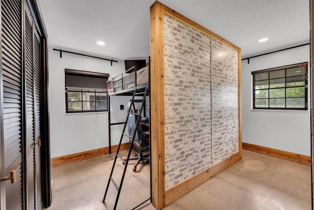 7820 LITHIA PINECREST RD, LITHIA, FL, 33547