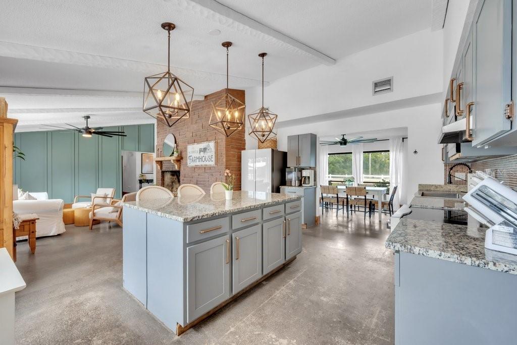 7820 LITHIA PINECREST RD, LITHIA, FL, 33547