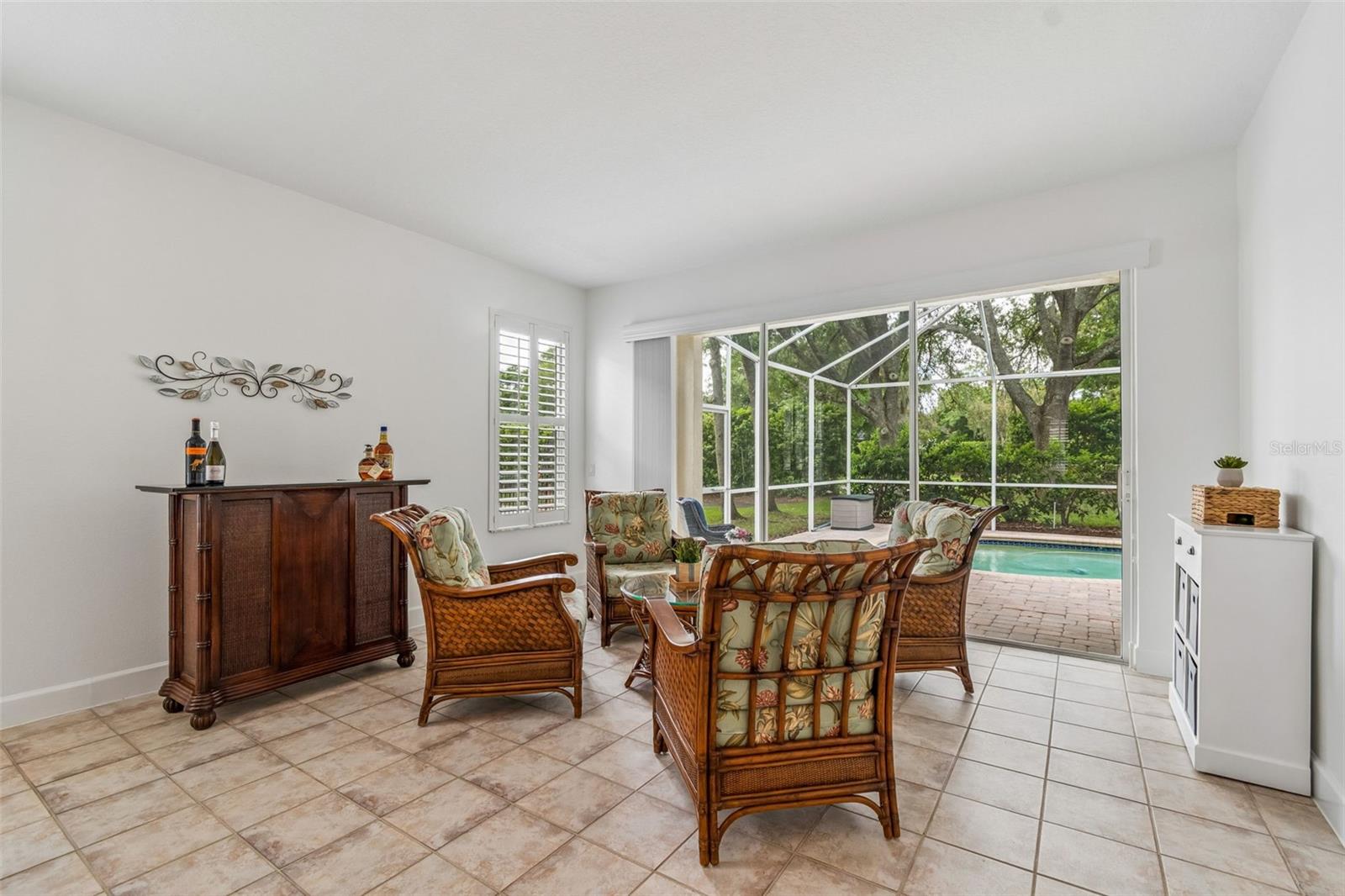 Beautiful view to the pool