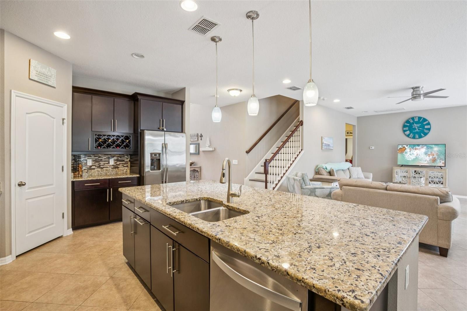 210 DAKOTA HILL DR, SEFFNER, FL, 33584