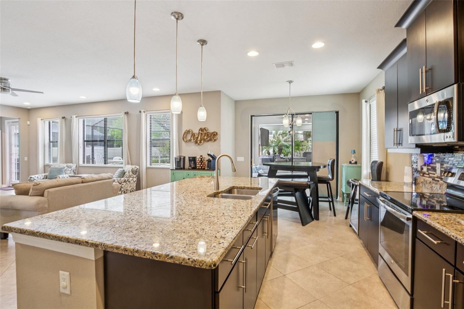 210 DAKOTA HILL DR, SEFFNER, FL, 33584