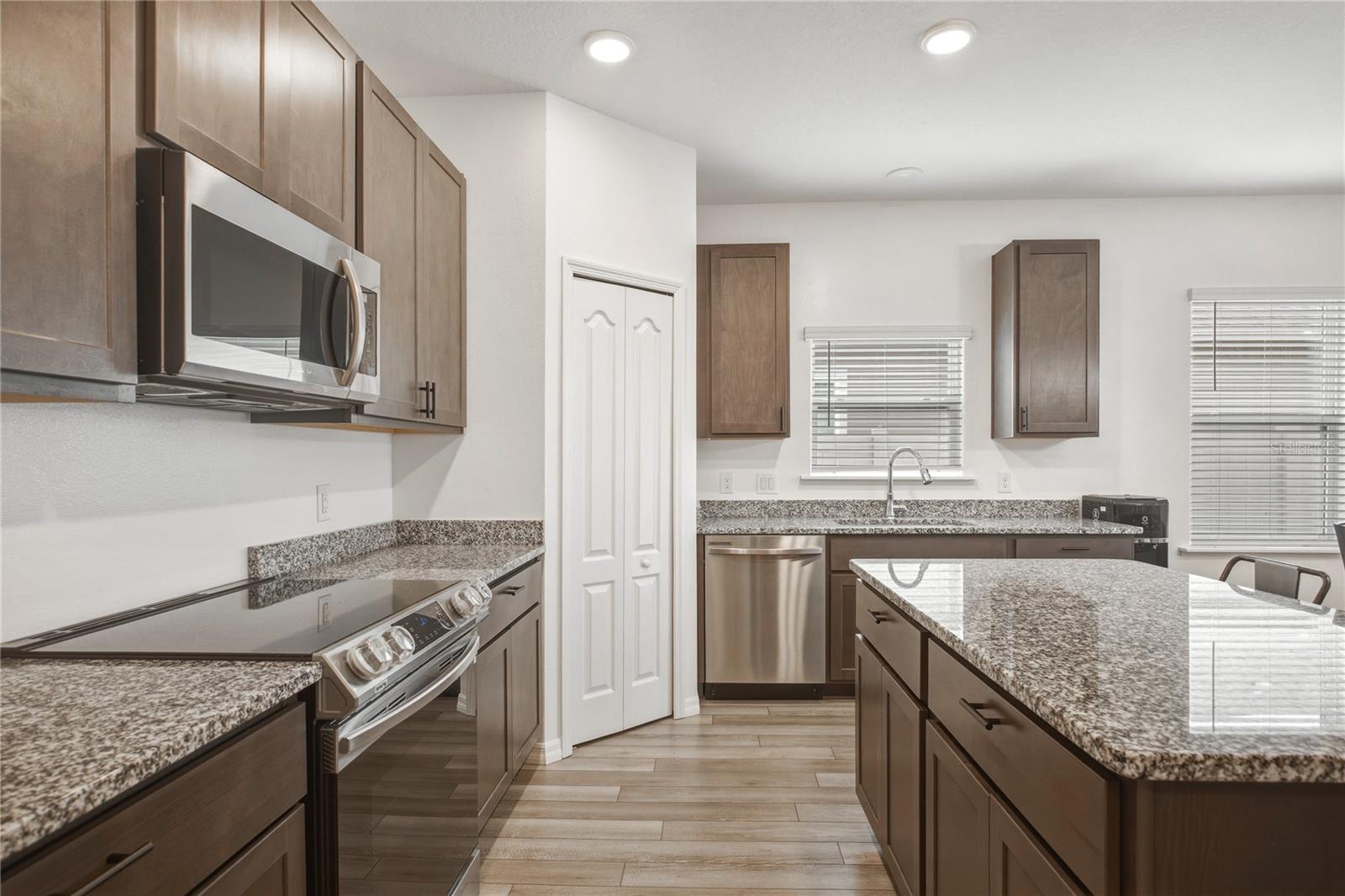 670 NW 243RD TER, NEWBERRY, FL, 32669
