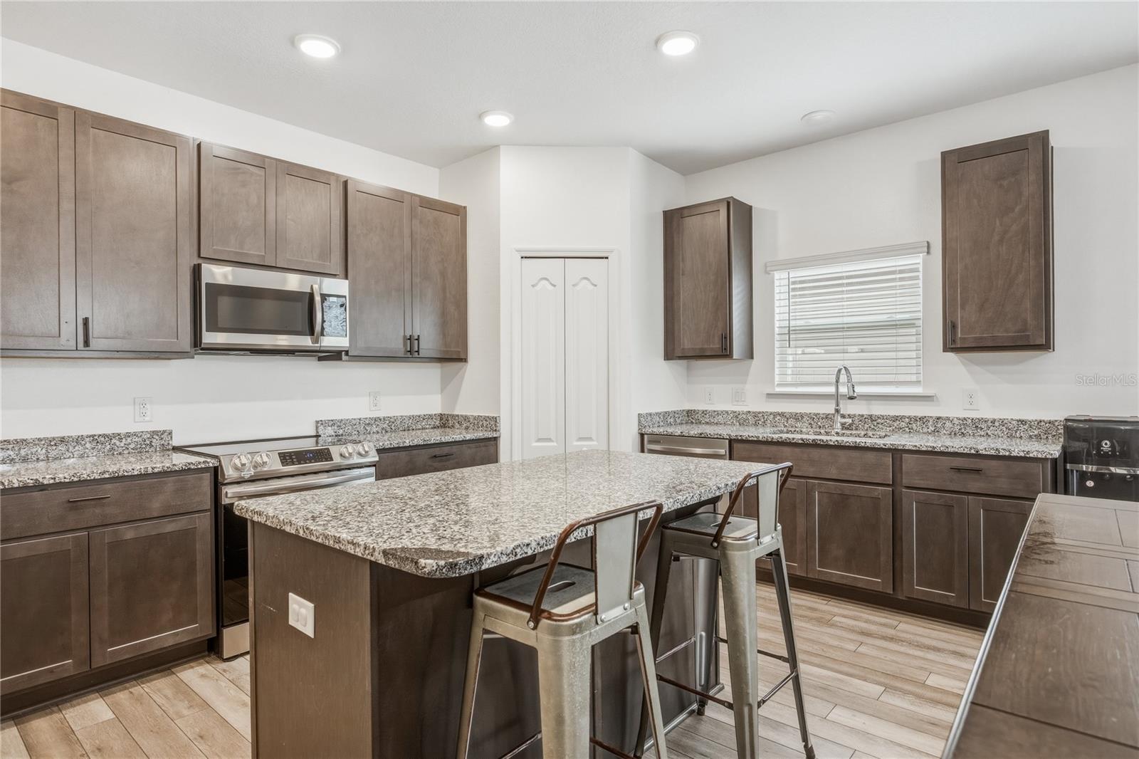 670 NW 243RD TER, NEWBERRY, FL, 32669