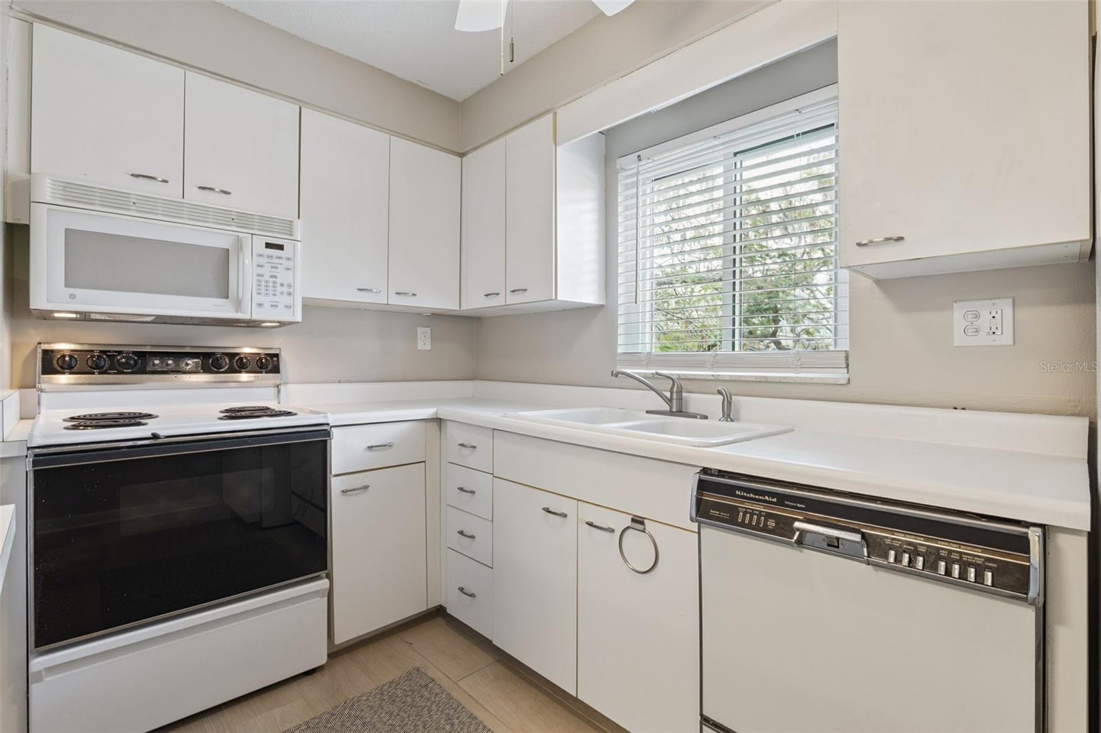 525 CONWAY RD #202, ORLANDO, FL, 32807