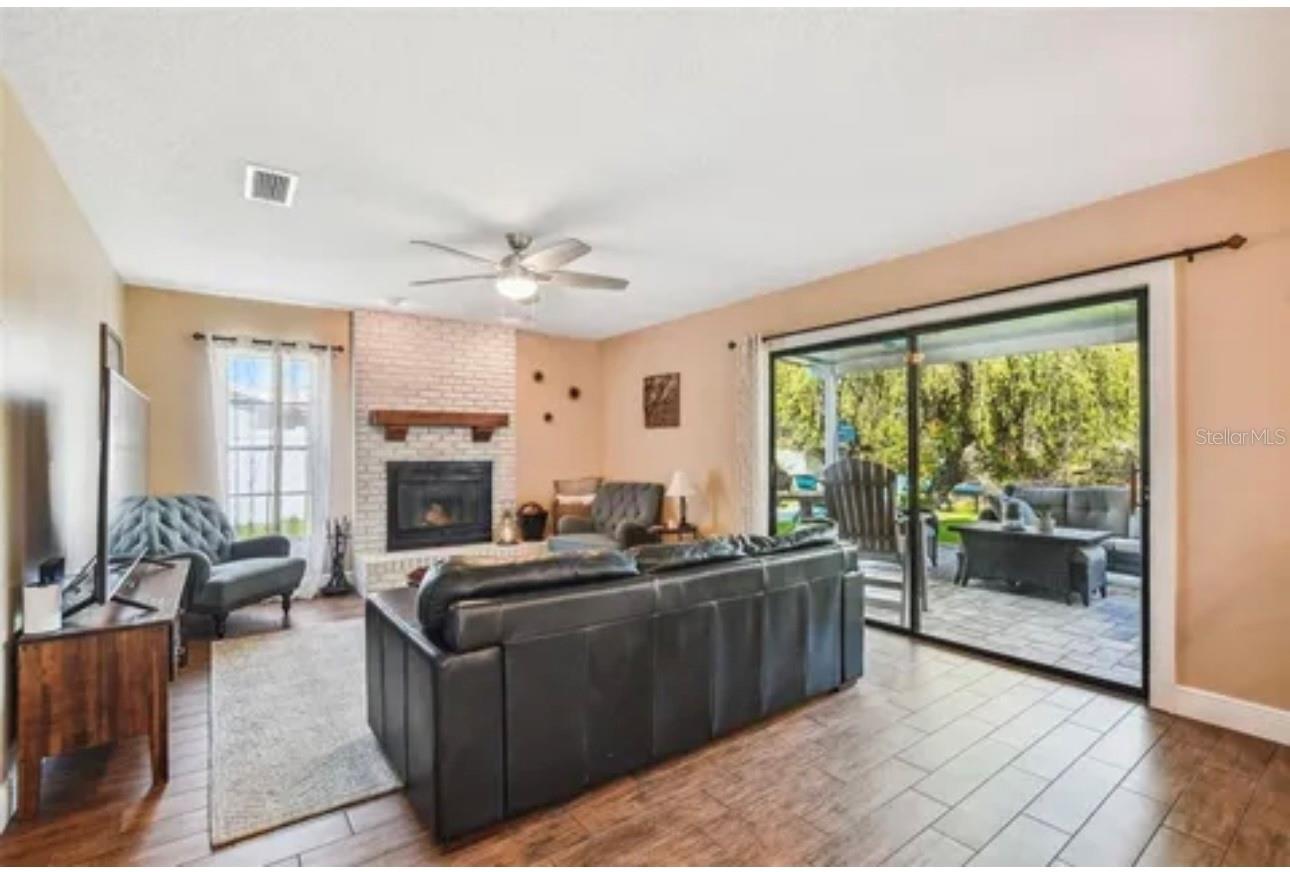 1326 CORNER OAKS DR, BRANDON, FL, 33510