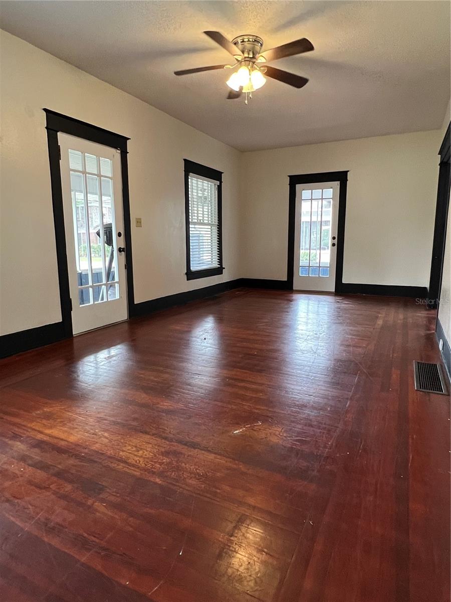 505 WASHINGTON AVE, EUSTIS, FL, 32726