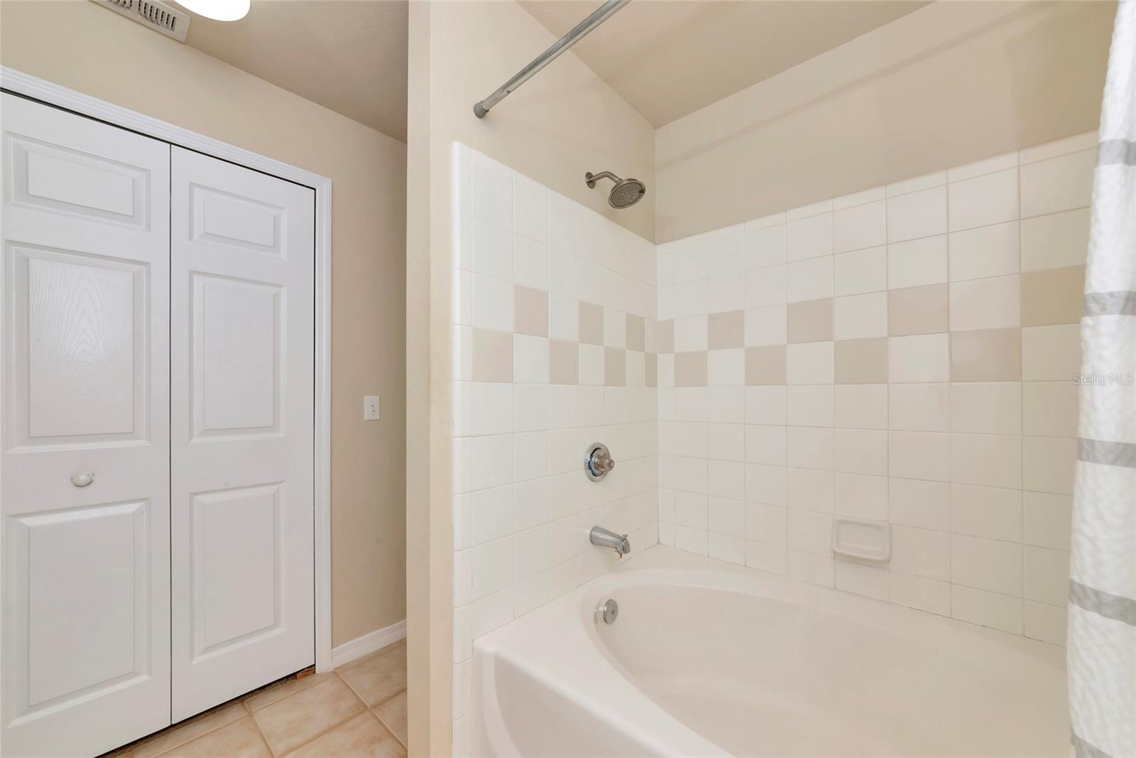 5560 ROSEHILL RD #201, SARASOTA, FL, 34233