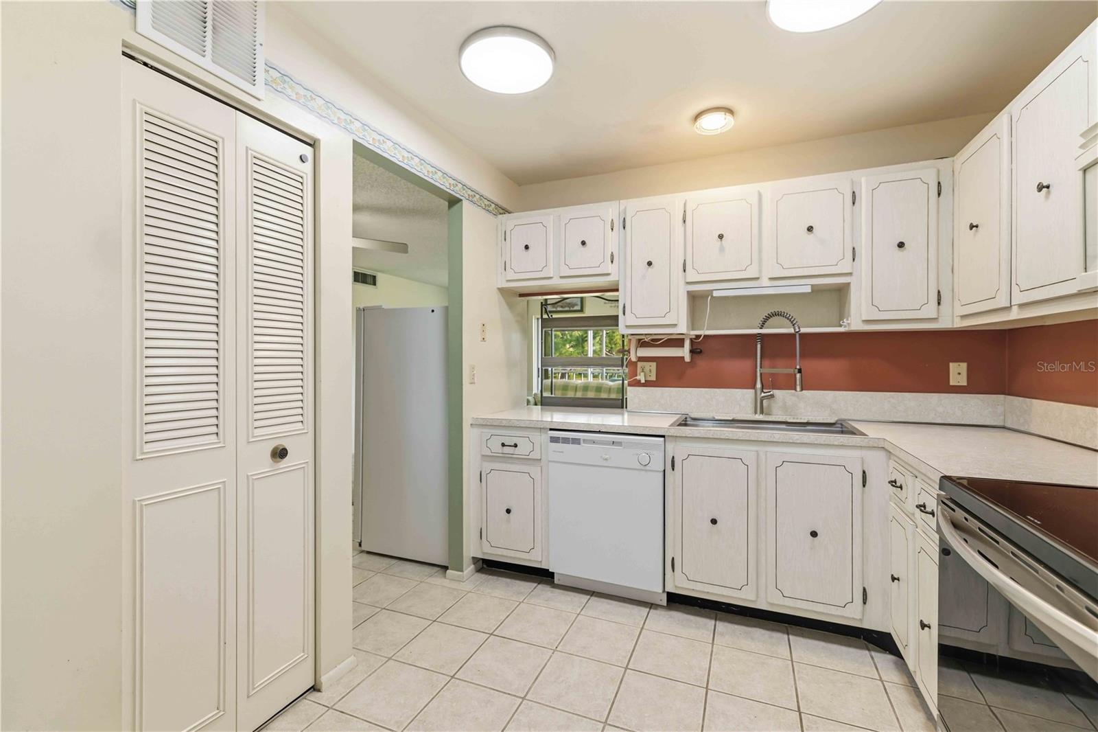 3680 IRONWOOD CIR #202L, BRADENTON, FL, 34209