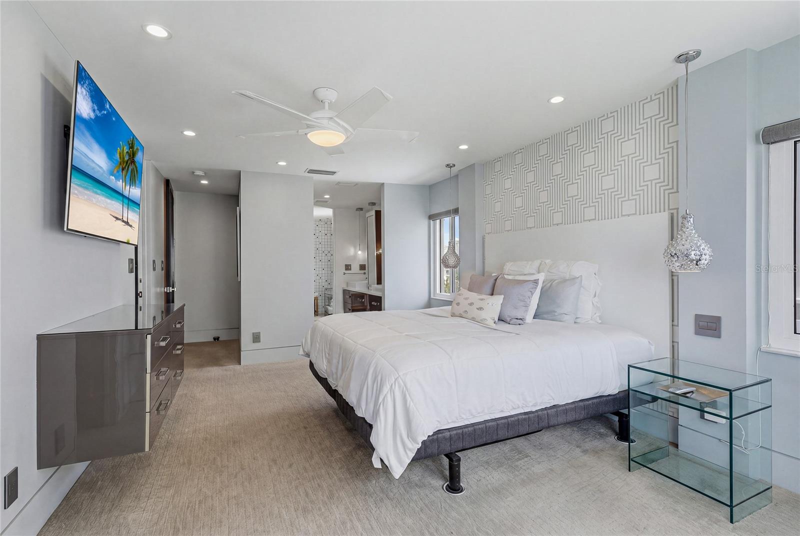 350 GOLDEN GATE PT #51, SARASOTA, FL, 34236