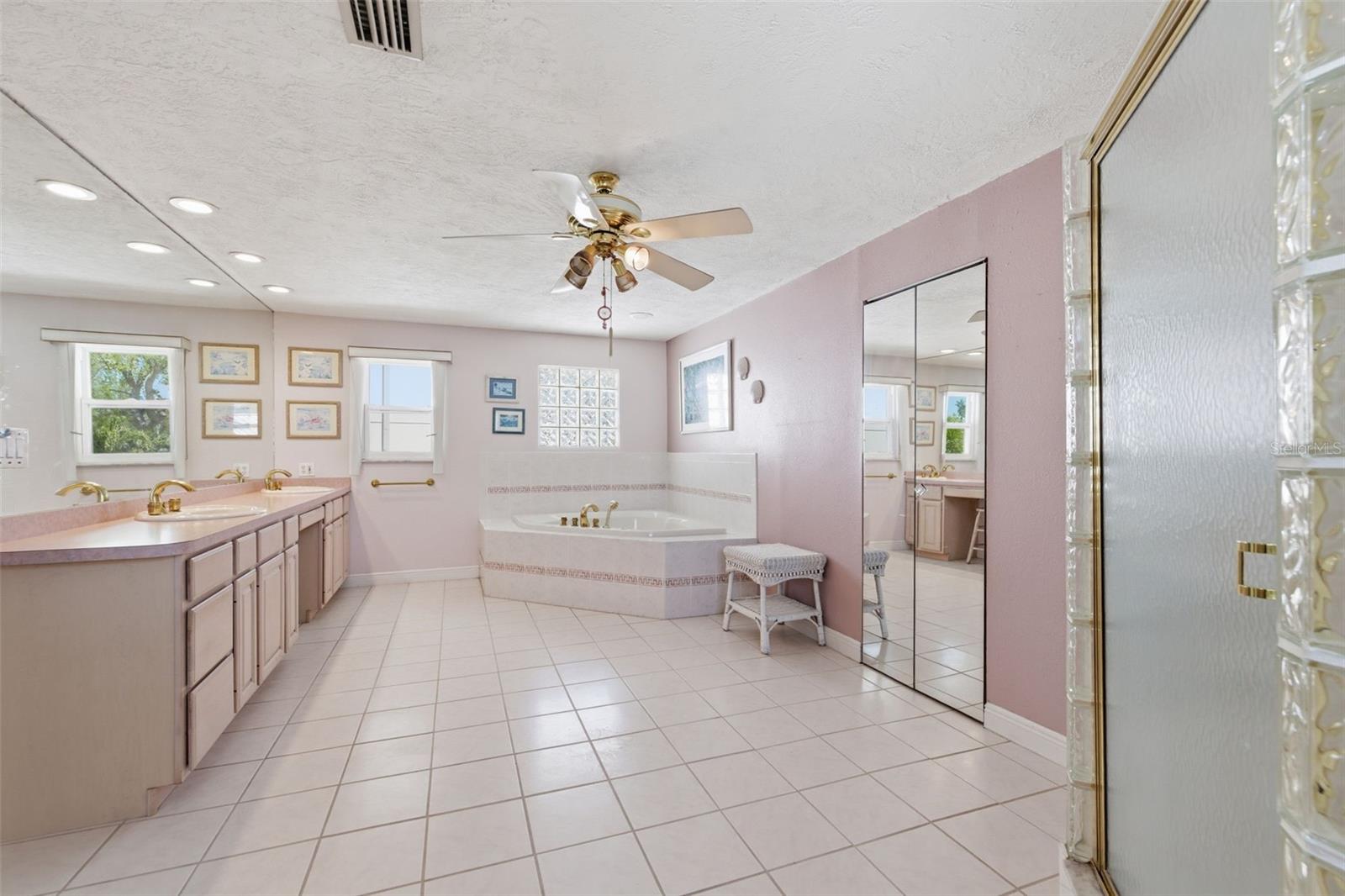 3876 SHORE ACRES BLVD NE, ST PETERSBURG, FL, 33703