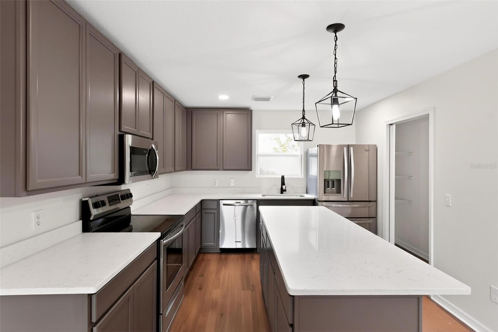 607 THOMAS AVE, LEESBURG, FL, 34748