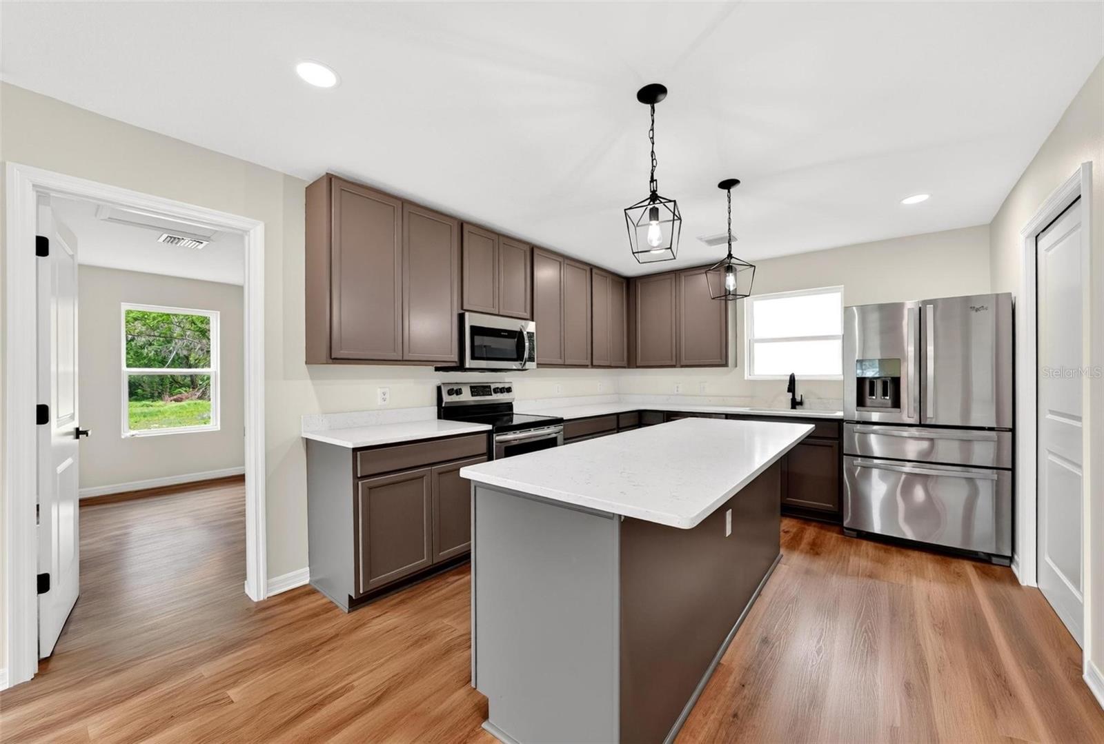 607 THOMAS AVE, LEESBURG, FL, 34748