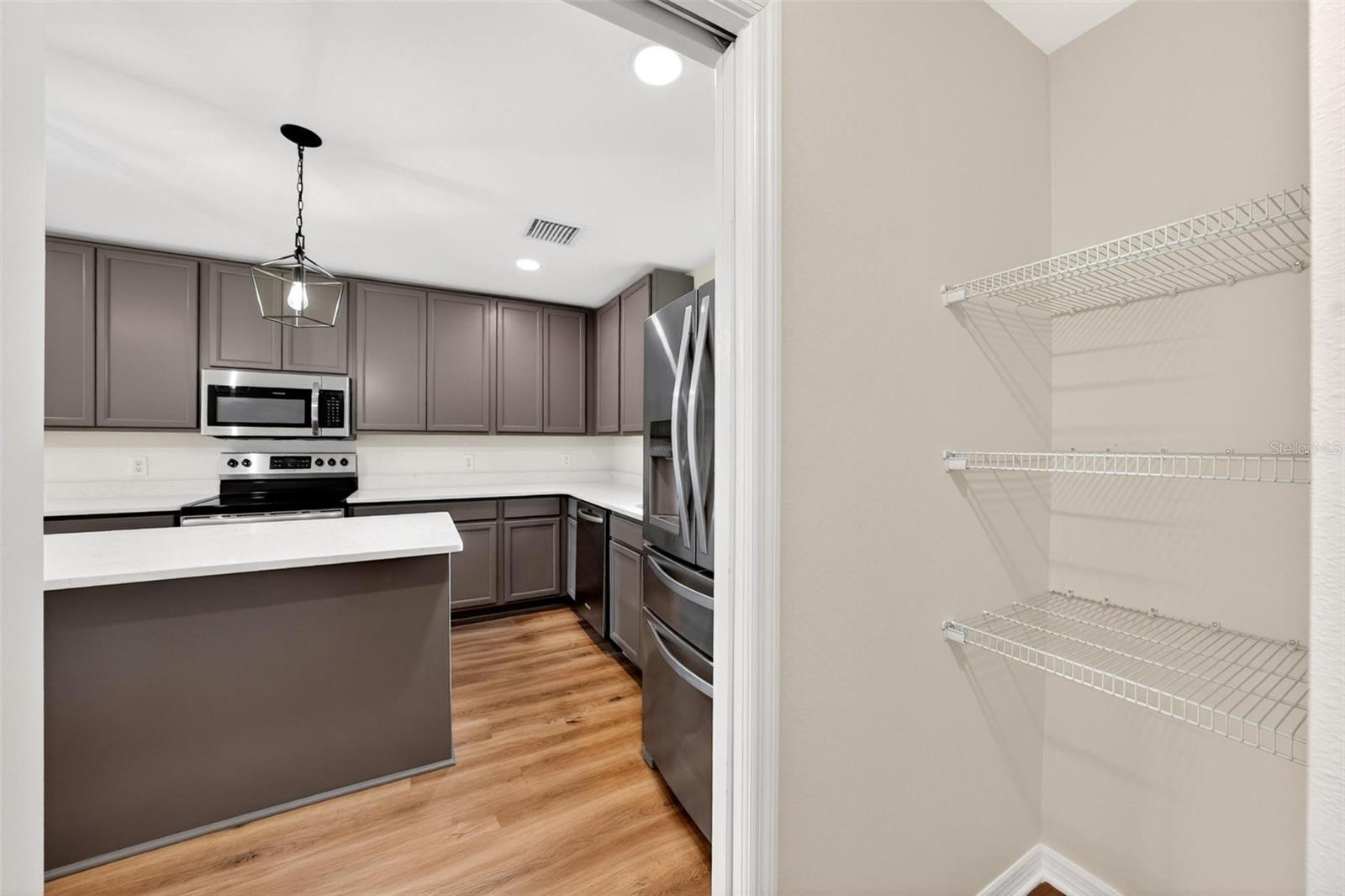 607 THOMAS AVE, LEESBURG, FL, 34748