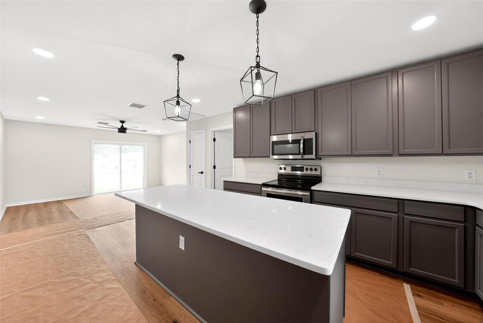 607 THOMAS AVE, LEESBURG, FL, 34748