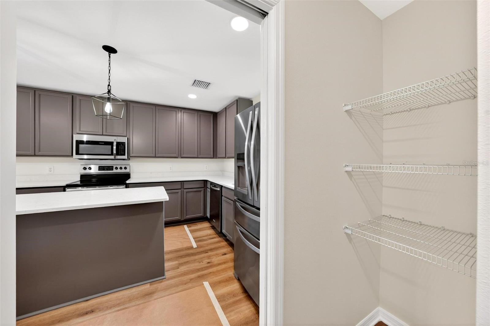 607 THOMAS AVE, LEESBURG, FL, 34748