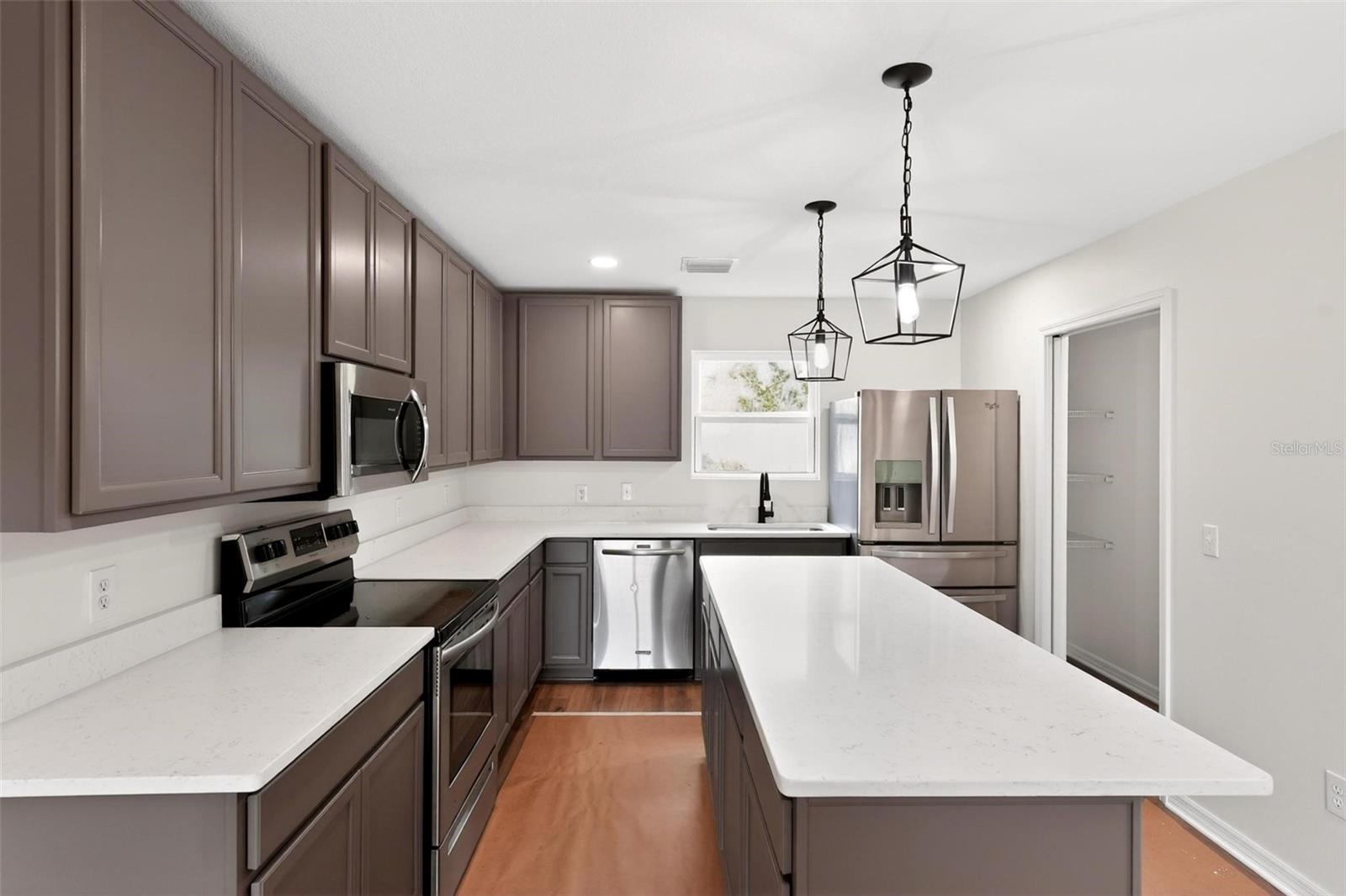 607 THOMAS AVE, LEESBURG, FL, 34748