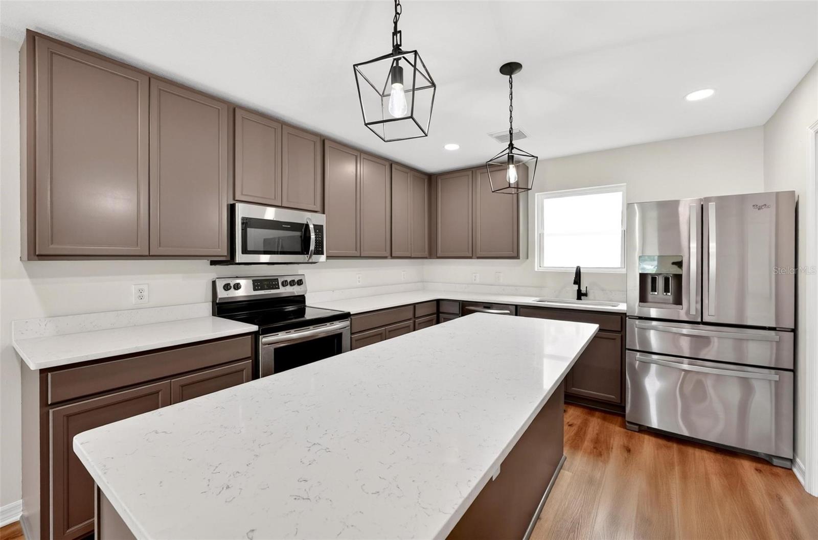 607 THOMAS AVE, LEESBURG, FL, 34748