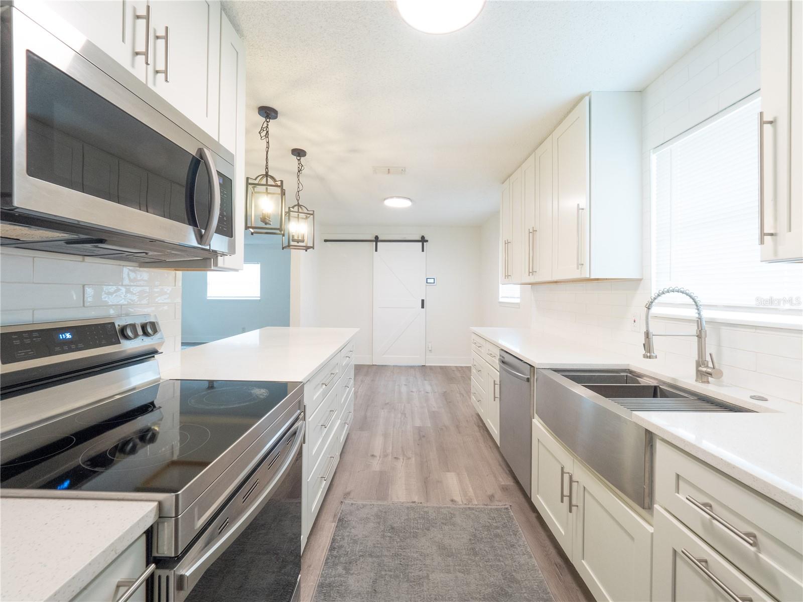 23548 FRANKLIN AVE, SORRENTO, FL, 32776