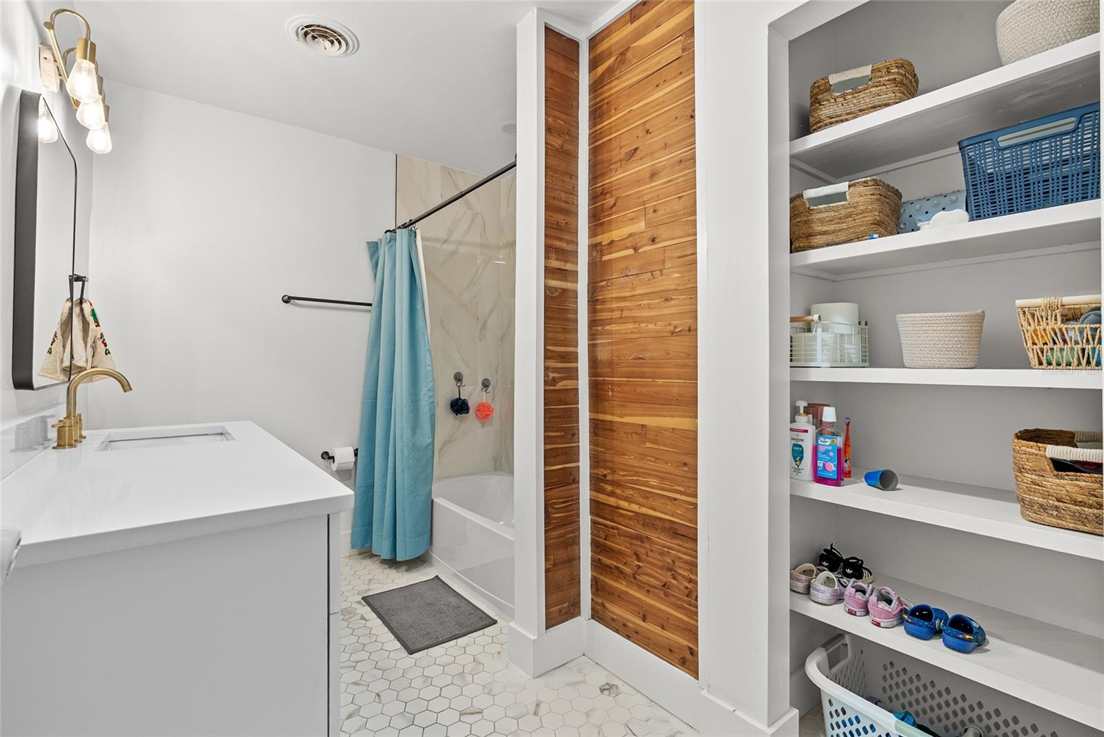 2004 VIRGINIA DR, BRADENTON, FL, 34205