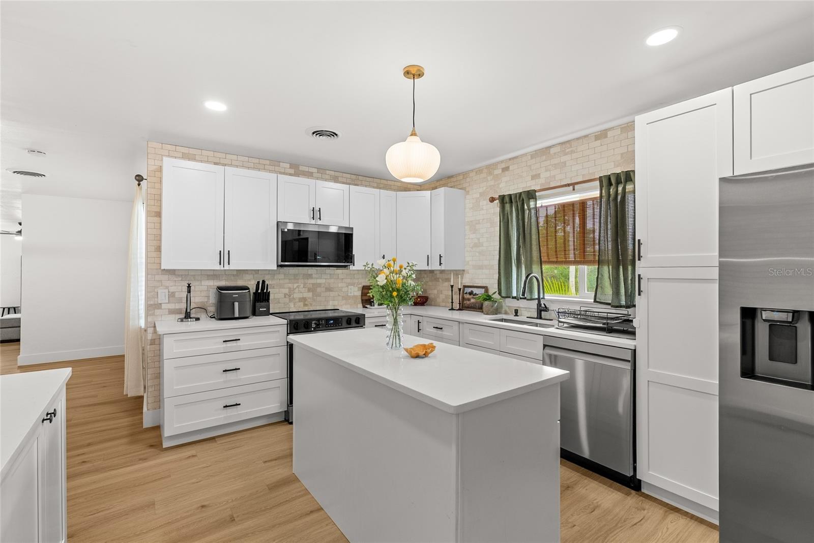 2004 VIRGINIA DR, BRADENTON, FL, 34205