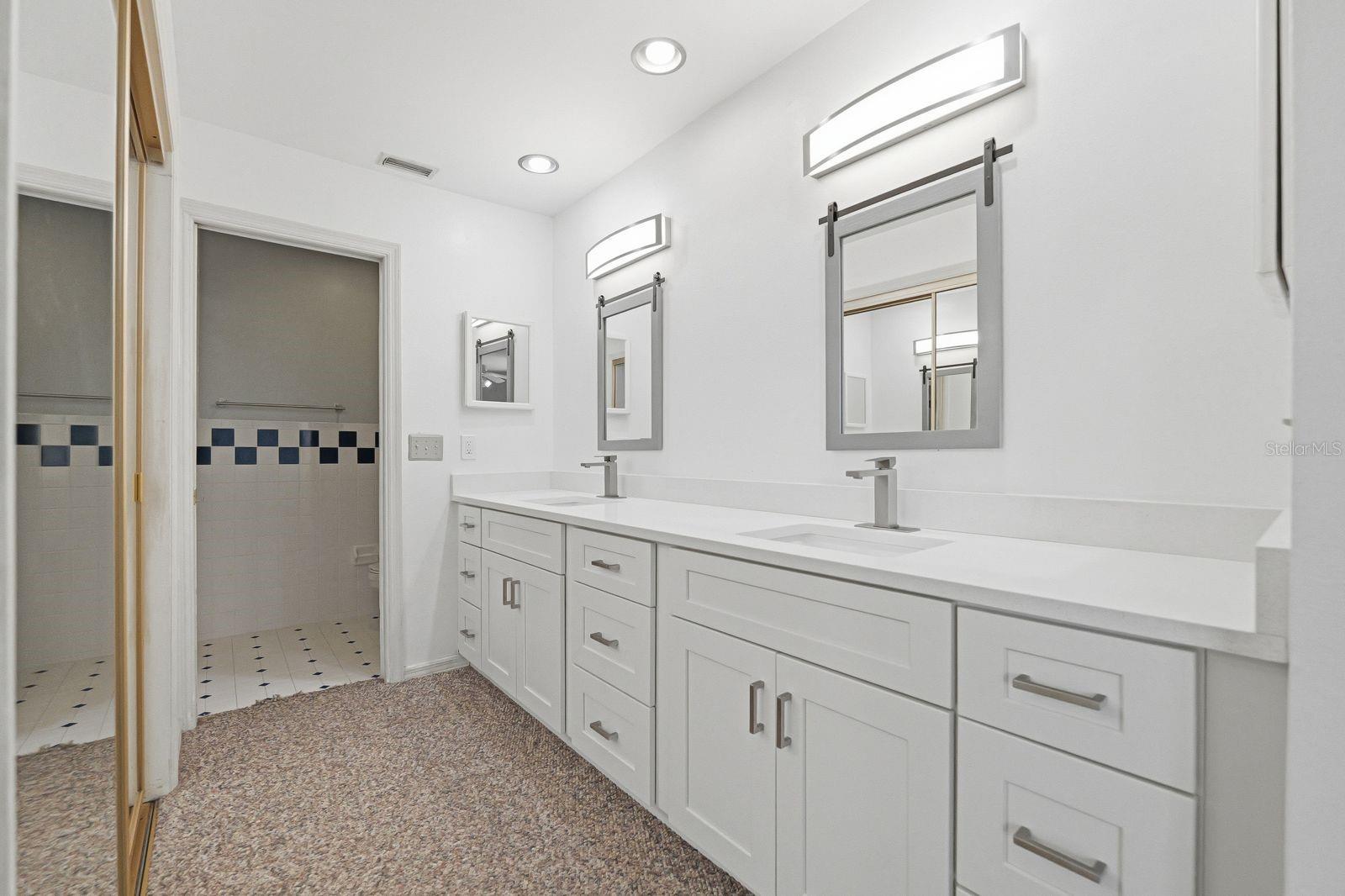 15446 E POND WOODS DR #15446, TAMPA, FL, 33618