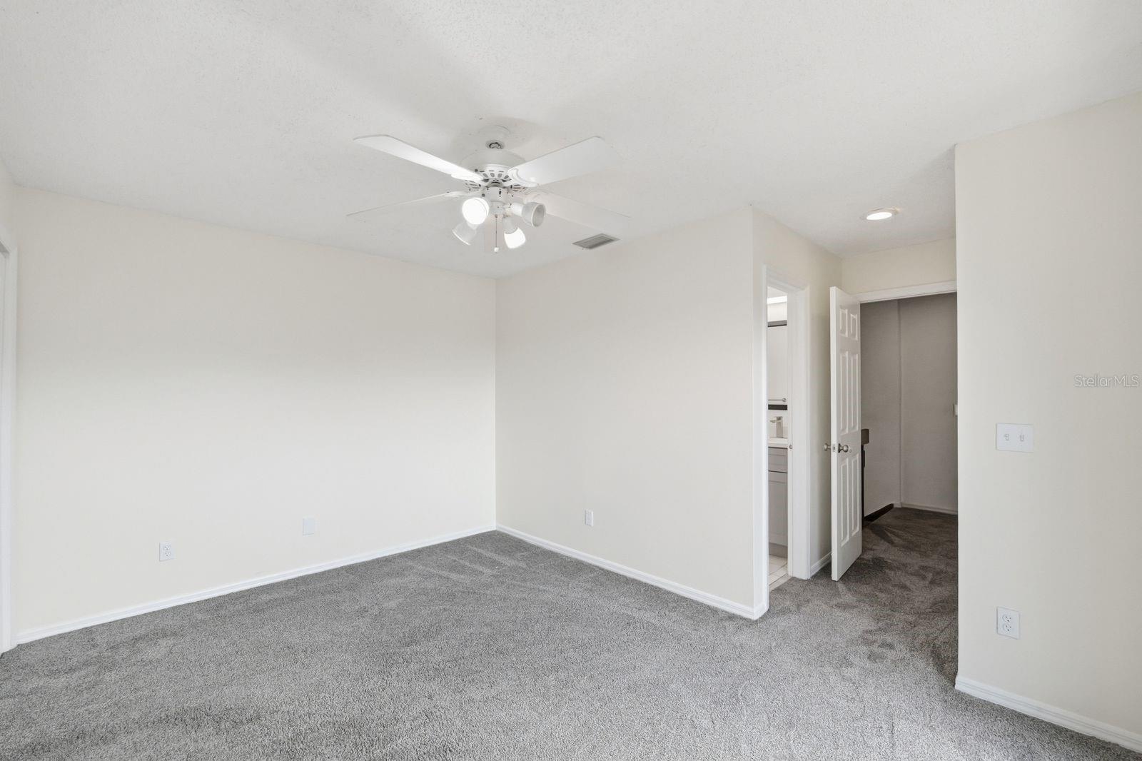 15446 E POND WOODS DR #15446, TAMPA, FL, 33618
