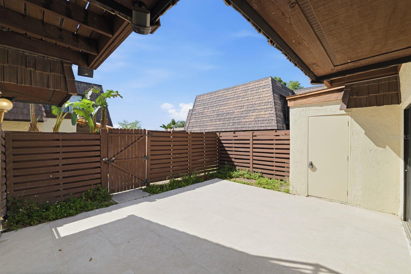 15446 E POND WOODS DR #15446, TAMPA, FL, 33618