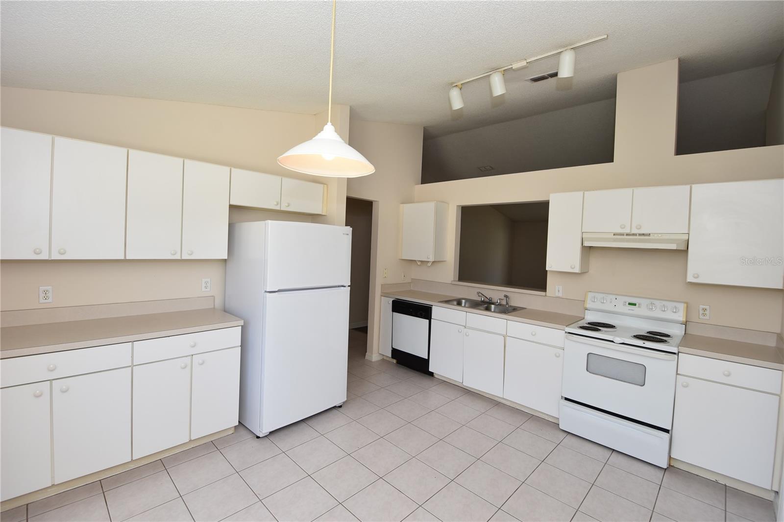 19 BURNING EMBER LN, PALM COAST, FL, 32137