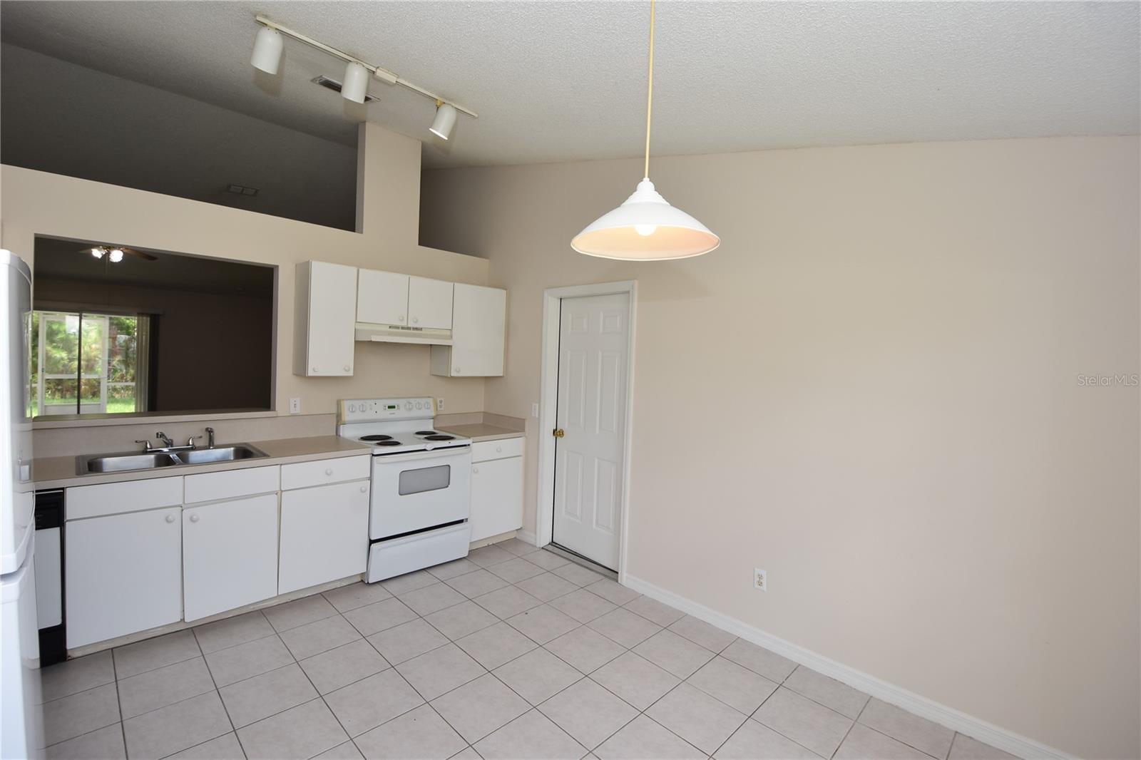 19 BURNING EMBER LN, PALM COAST, FL, 32137