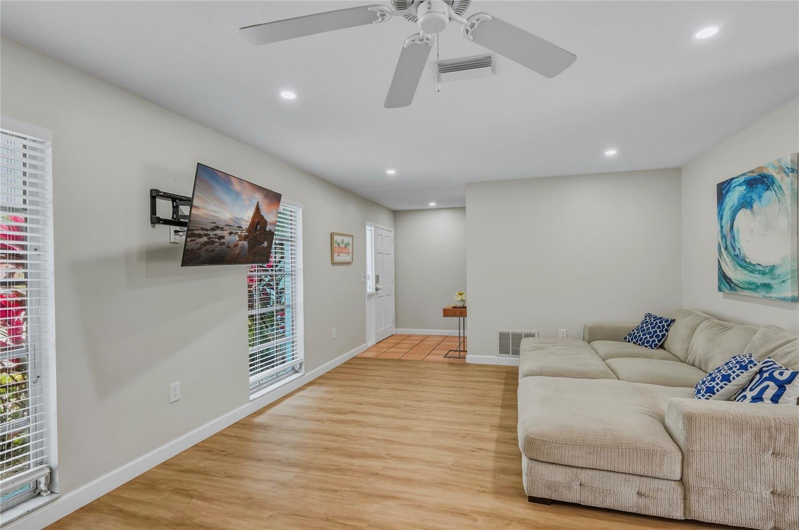 1133 MONTEZUMA DR, BRADENTON, FL, 34209