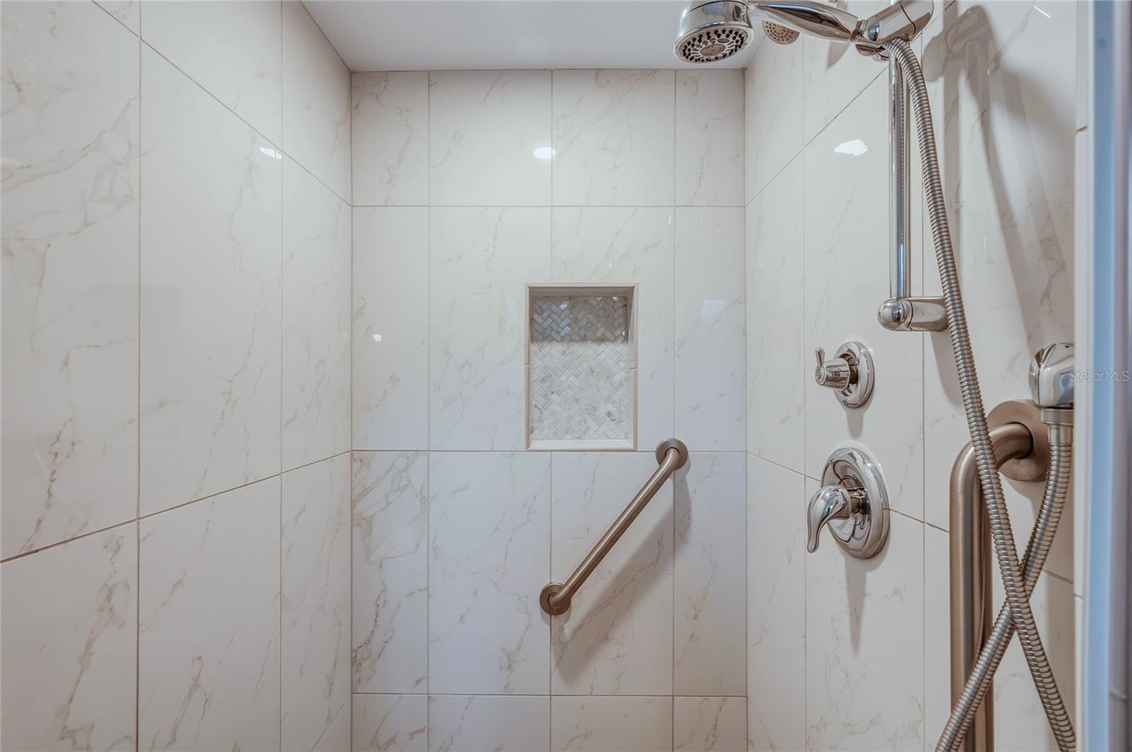 1133 MONTEZUMA DR, BRADENTON, FL, 34209