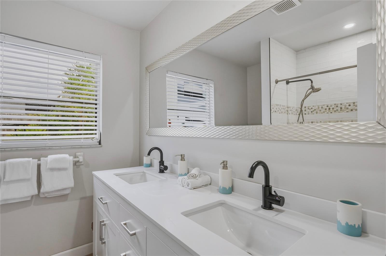 1133 MONTEZUMA DR, BRADENTON, FL, 34209