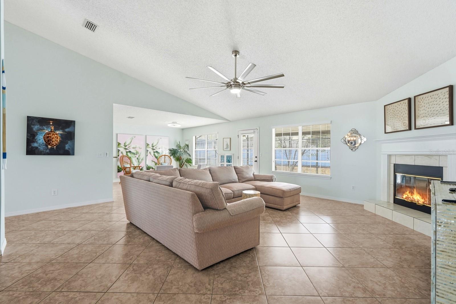 14 ROXANNE LN, PALM COAST, FL, 32164