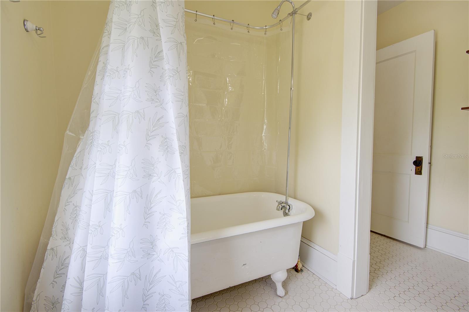 426 N CLARA AVE, DELAND, FL, 32720